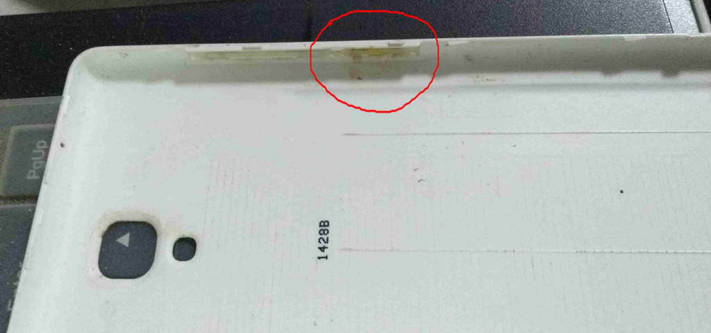 图2:经过特殊处理的后盖电源键触点